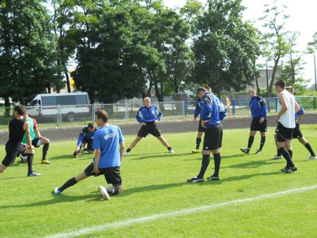Osiem bramek padło w sobotę na boisku w Izbicy Kujawskiej.