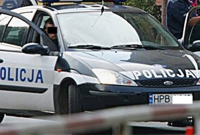 Zatrzymanemu policjantowi z Wałbrzycha, który posiadał narkotyki, grozi do 3 lat pozbawienia wolności