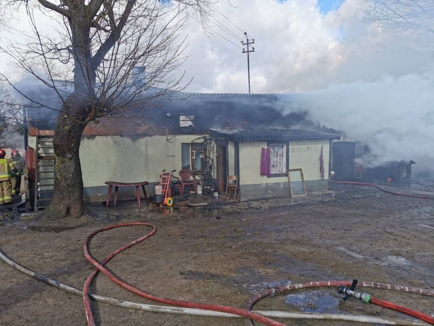 Strażacy ponad 4 godziny walczyli z pożarem w Chwaszczynie