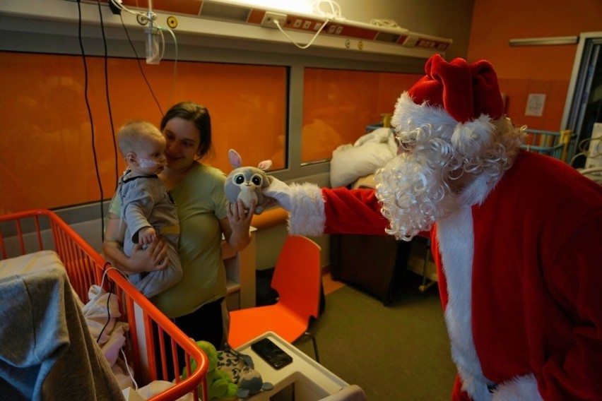 świąteczny konwój w Wojewódzkim Szpitalu Dziecięcym im....