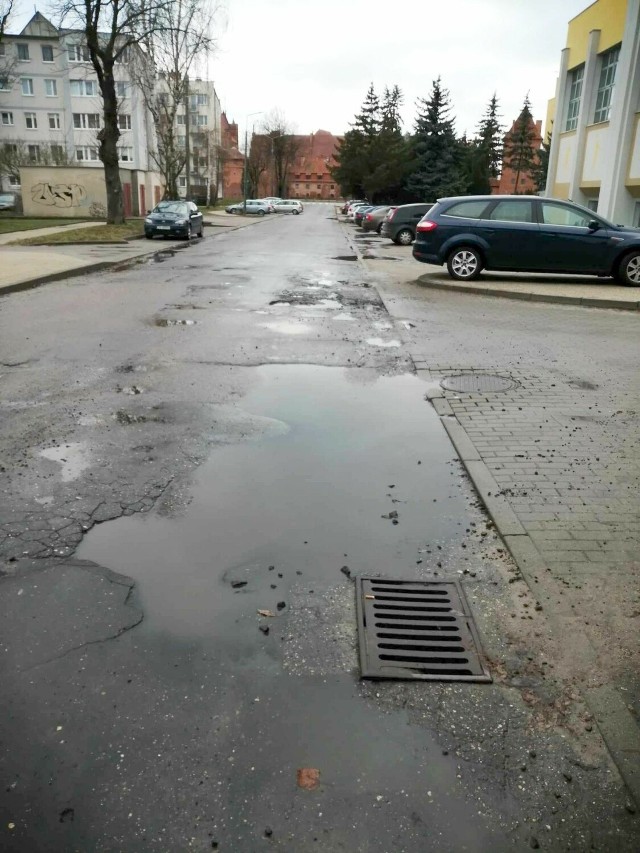 Kierowcy jeżdżący po Malborku na pewno mają swoje rankingi najbardziej dziurawych ulic w mieście.