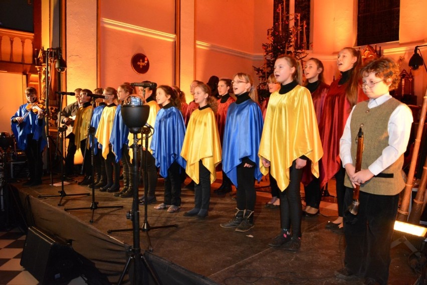 Tysiące osób z całej Polski na koncercie Golec uOrkiestra w Skarszewach. ZOBACZ ZDJĘCIA