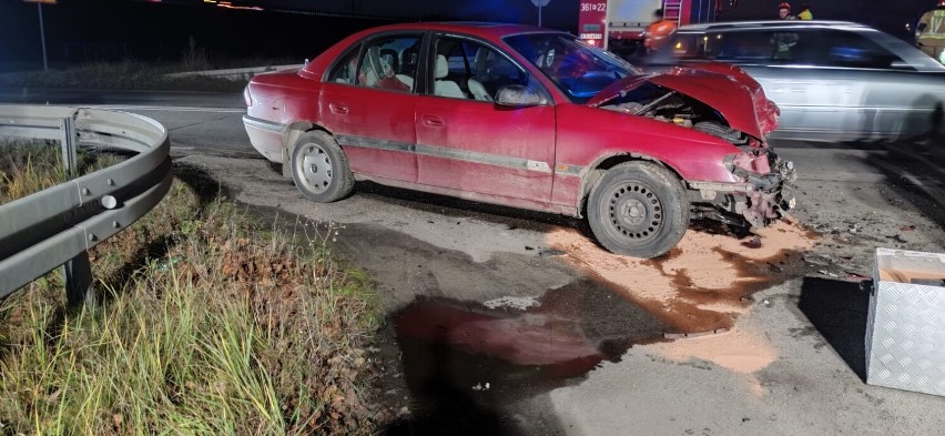 Na ulicy Niedomickiej zderzyły się opel i kia. Oba pojazdy...