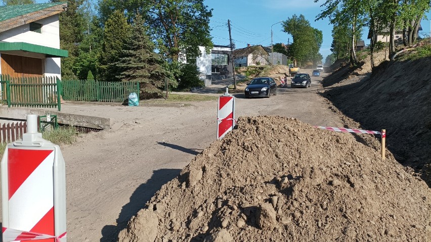 Przebudowa drogi powiatowej w Gierczycach potrwa do jesieni...