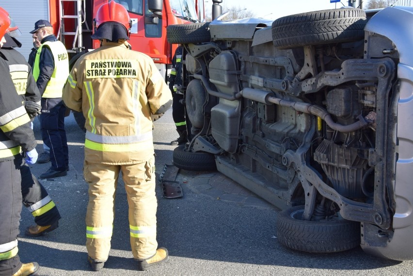 Wypadek w Skierniewicach na skrzyżowaniu przy szpitalu [ZDJĘCIA]