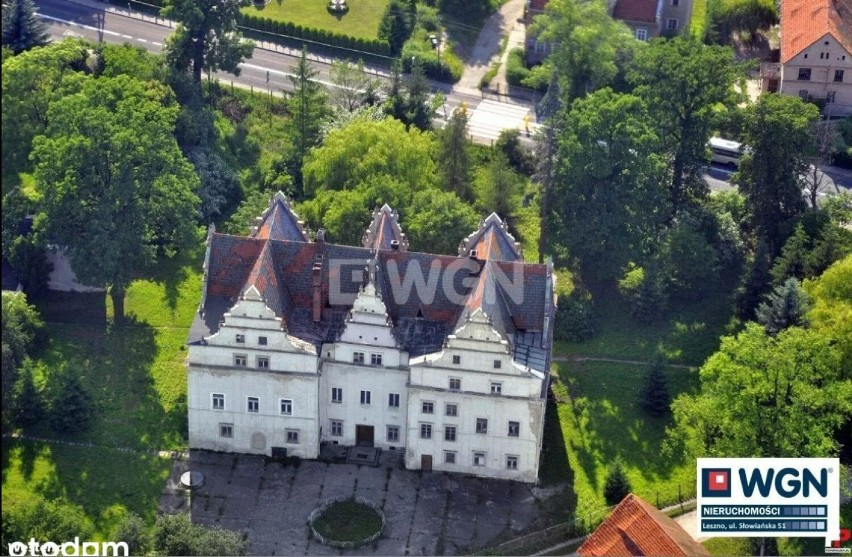 Renesansowy dwór w Wilkowie Wielkim można kupić za 1 200 000 zł