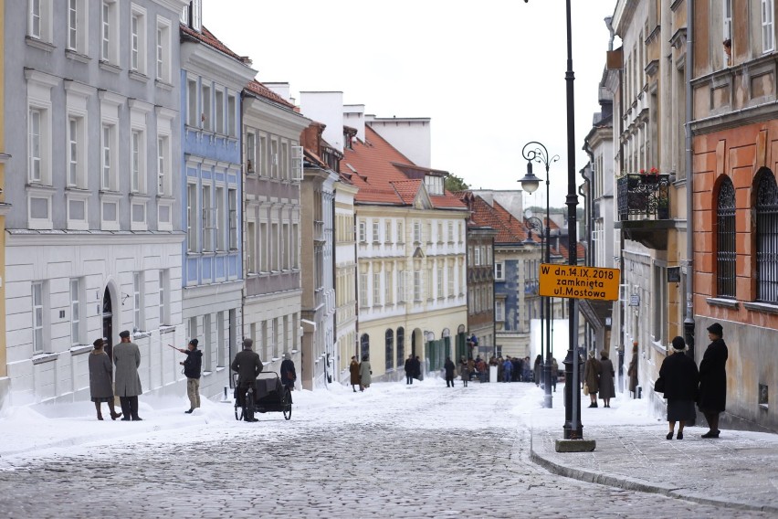Śnieg w Warszawie. Stolica wygląda dziś, jak w czasie wojny....