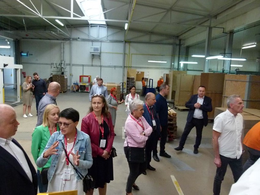 Regionalne Forum Gospodarcze 2019 w Zduńskiej Woli. Z wizytą w firmach Karton Polska i CKM Extrusion