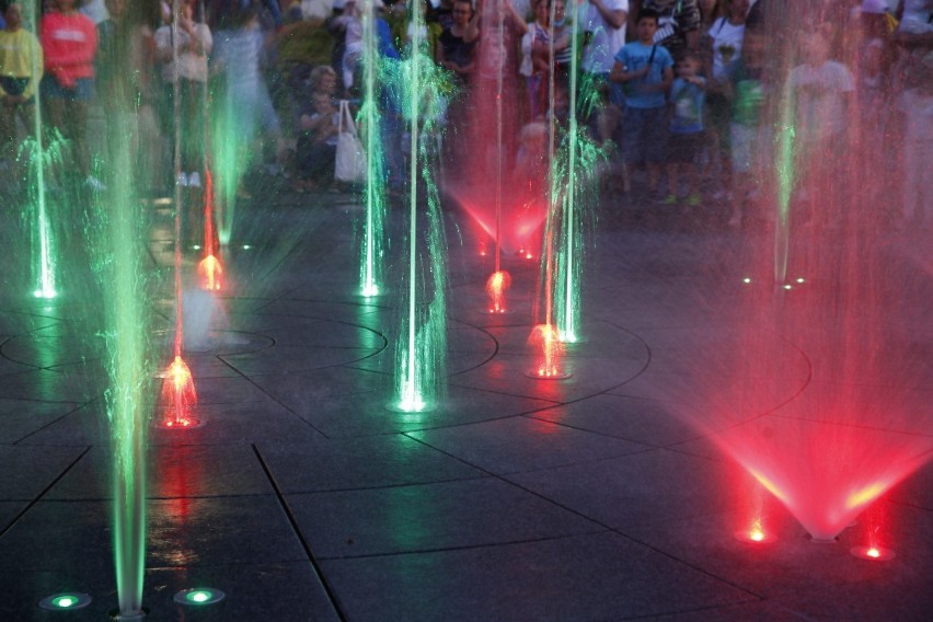 16 milionów kolorów i muzyka filmowa, czyli multimedialne pokazy fontann przed Galerią Północną