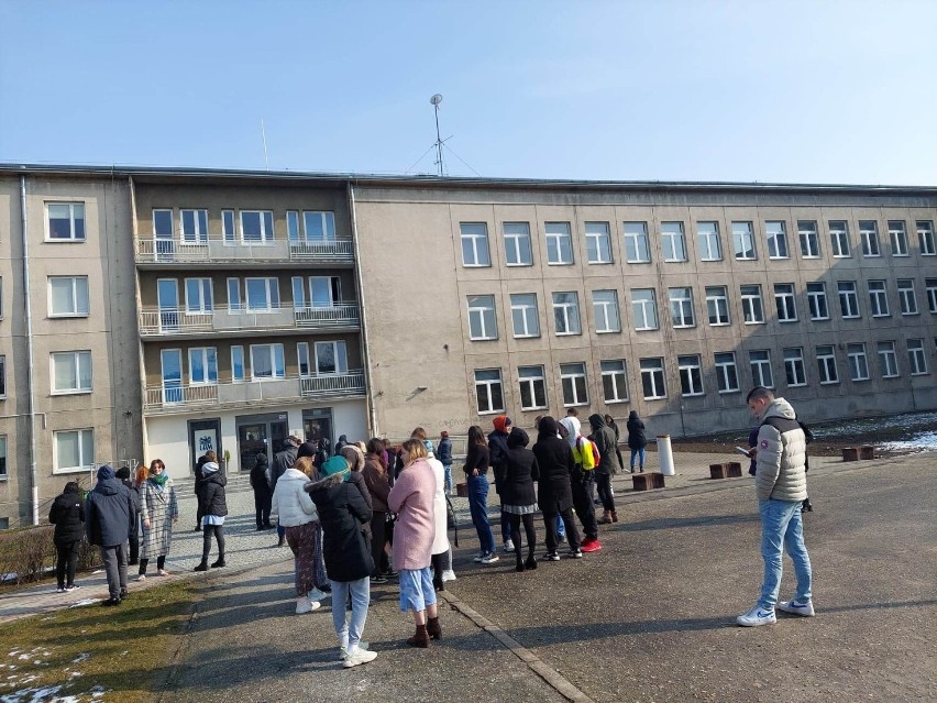 Strażackie ćwiczenia w kampusie WPA UAM w Kaliszu. Musieli ewakuować studentów. ZDJĘCIA