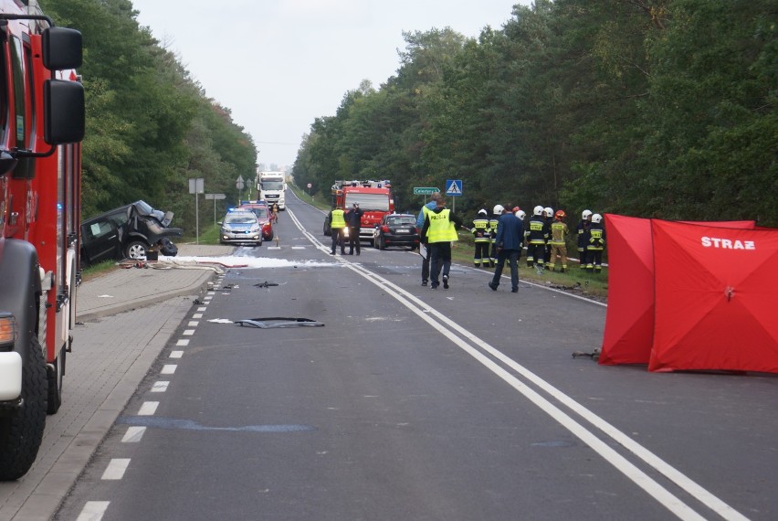 Tragiczny wypadek na trasie Kalisz - Turek. Nie żyje małżeństwo z Kalisza. ZDJĘCIA