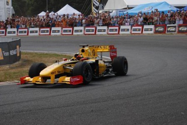 Miejmy nadzieję, że w sezonie 2011 będziemy mogli oglądać Roberta w bolidzie Lotus Renault