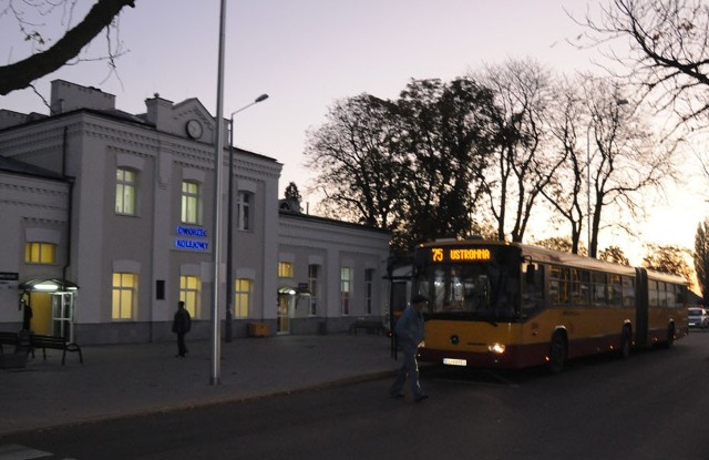 Łódzcy radni na dworcach kolejowych