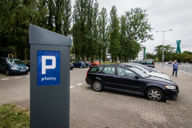 Parking przy "Łuczniczce" nie jest już bezpłatny.