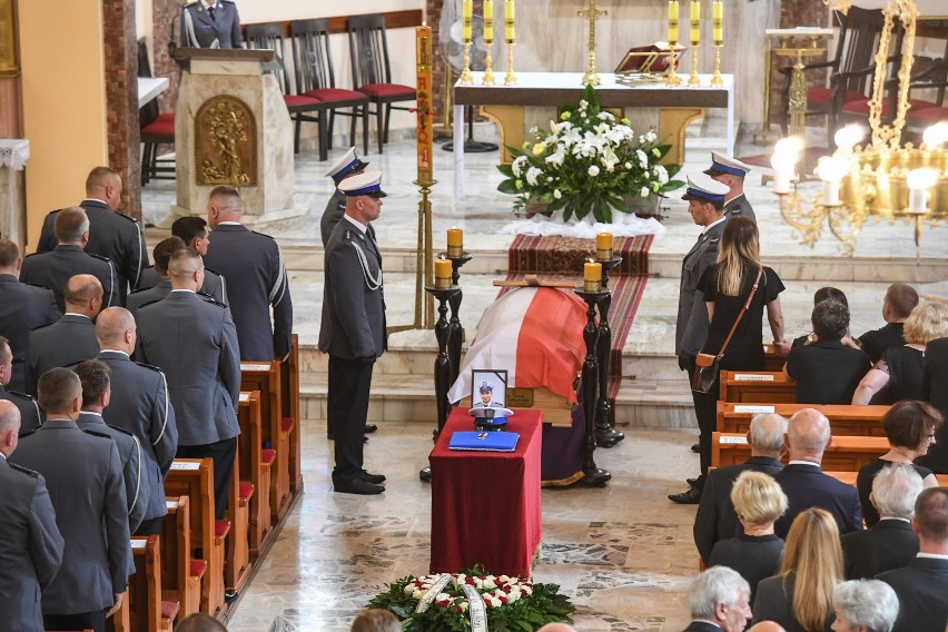 Pogrzeb tragicznie zmarłego pod Chełmnem policjanta [zdjęcia]