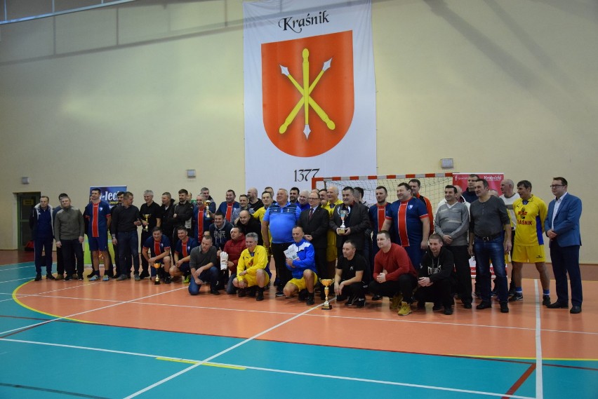 Halowy Turniej Piłki Nożnej Oldbojów o Puchar Burmistrza Kraśnika. Zwycięzcą  - Stal I Kraśnik (ZDJĘCIA)