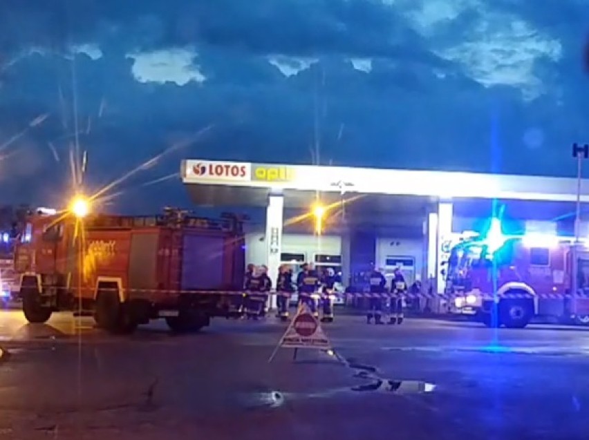 Pożar na stacji paliw w Krzepicach. Strażacy zareagowali błyskawicznie
