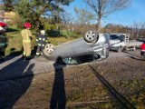 Wypadek na drodze pod Tarnowem. Samochód dachował w Rzepienniku Biskupim. Konieczna była pomoc pogotowia