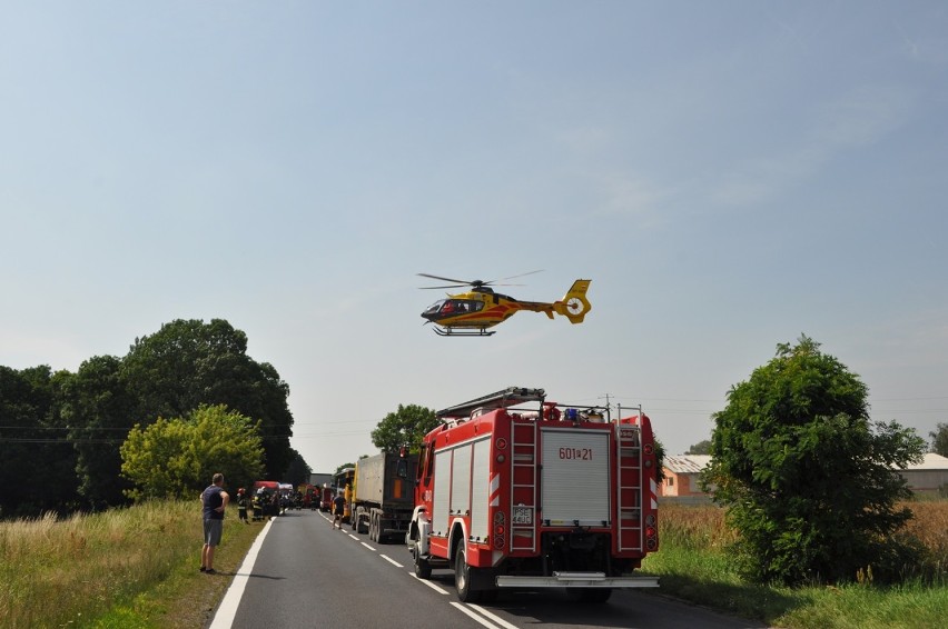 Wypadek: zderzenie ciężarówki z samochodem osobowym