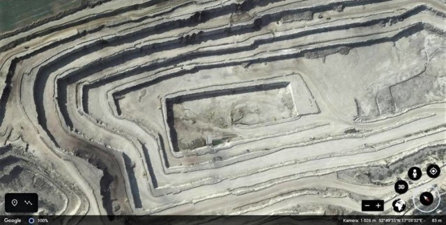 Na zdjęciach Google Earth kopalnia kamienia wapiennego w Bielawach oraz "białe morza" w Janikowie i Inowrocławiu wyglądają wręcz malowniczo. Niektóre przypominają księżycowy lub marsjański krajobraz.