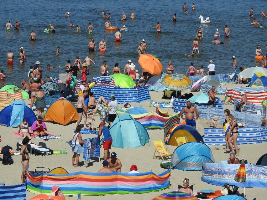 Stegna. Na plaży słońce praży, i ...leży głowa przy głowie [ZDJĘCIA]