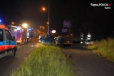 Tragiczny wypadek w Będzinie. Samochód wbił się w latarnię. Nie żyją dwie osoby 