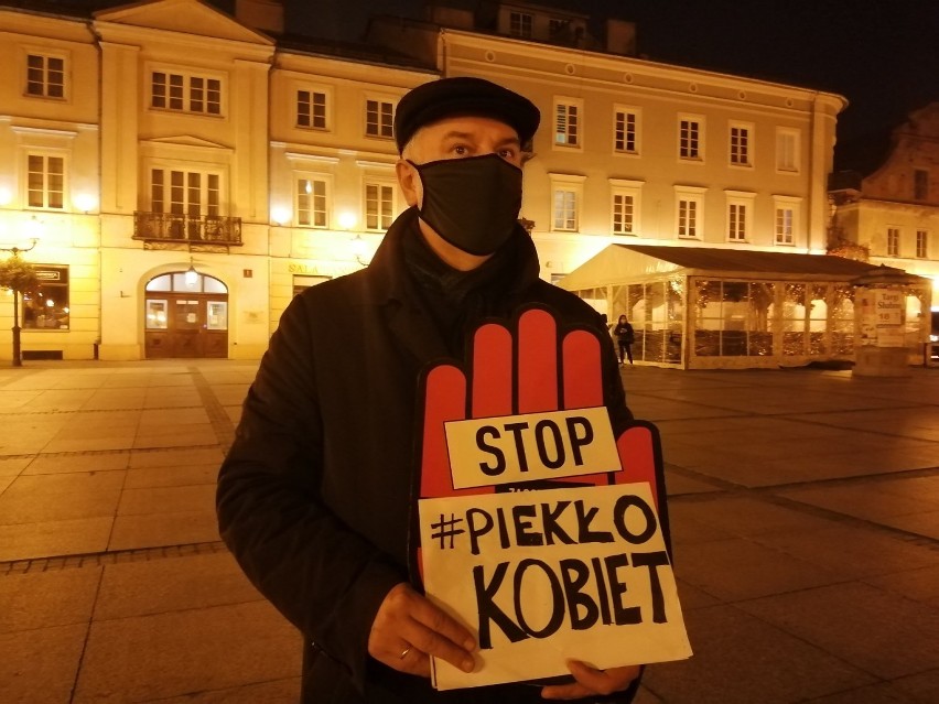 Aborcja, Piotrków: Protest kobiet na Rynku Trybunalskim,...