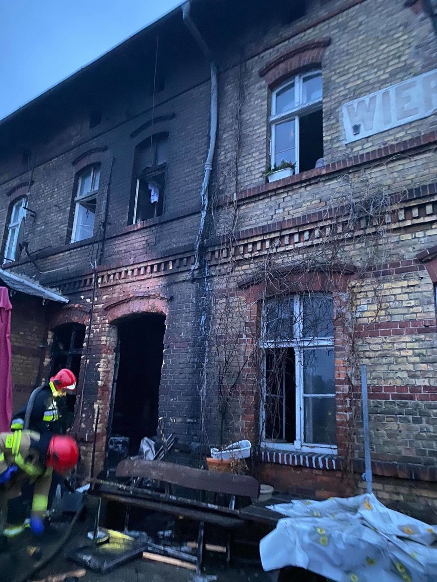 Pożar w budynku dawnej stacji kolejowej w Wierzbnie,...