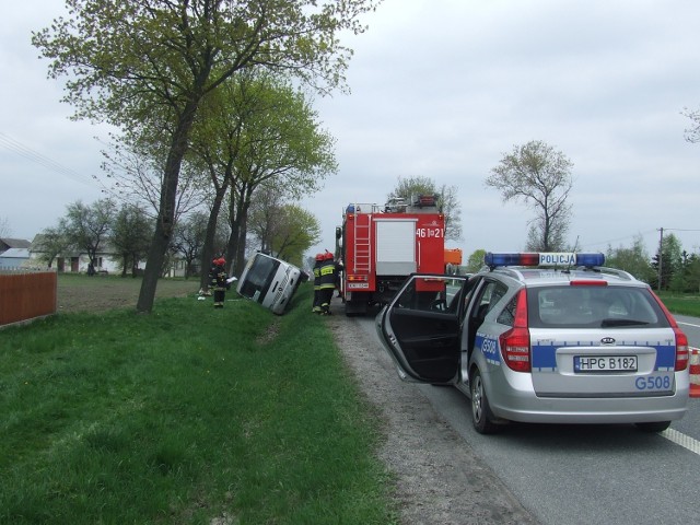 Do groźnego wypadku doszło w  miejscowości Moczydło. Około godziny 12.15 autobus jadący z Lublina do Krakowa wpadł do rowu.