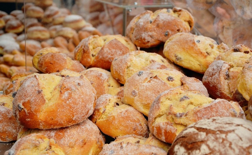 Tarte bakalie w pieczywie. Przygotuj domowe wypieki z bakaliami: będą zdrowsze i smaczniejsze