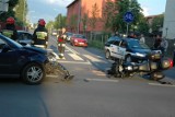 Wypadek na Dąbrowskiego. Zderzyły się motocykl i samochód [zdjęcia]