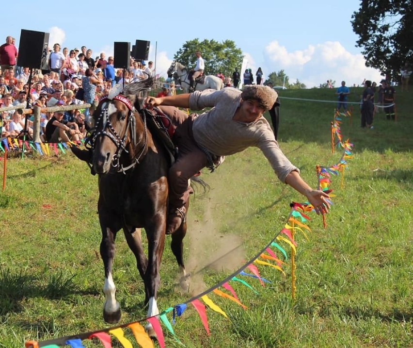 Ciekawostką będą też konne pokazy kaskaderskie.