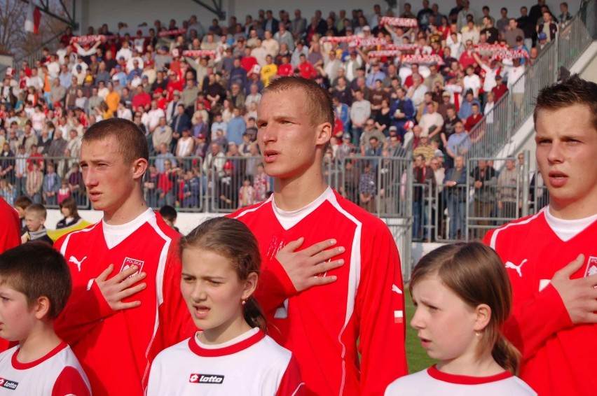 Z historii futbolu w Szczecinku. Pamiętny mecz Polska – Niemcy nad Trzesieckiem ZDJĘCIA