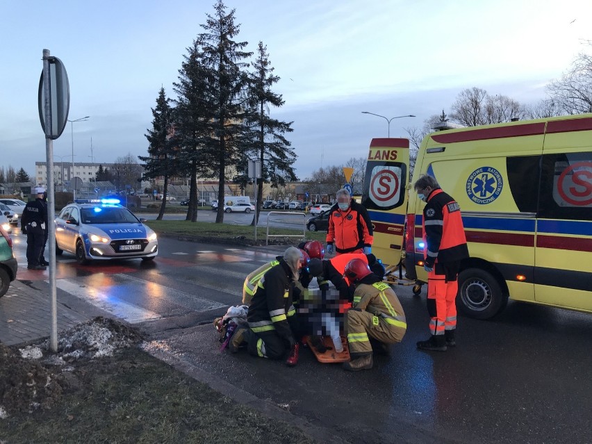 Wypadek na przejściu dla pieszych w Słupsku. Auto potrąciło 10-latkę [ZDJĘCIA]