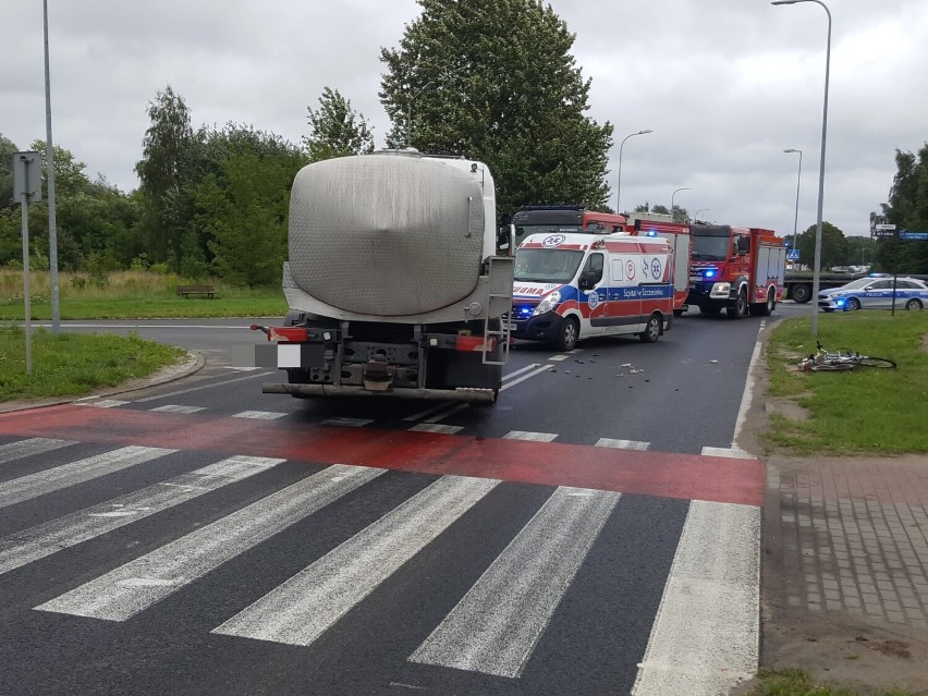 Wypadek w Szczecinku. Rowerzysta potrącony przez ciężarówkę [zdjęcia]