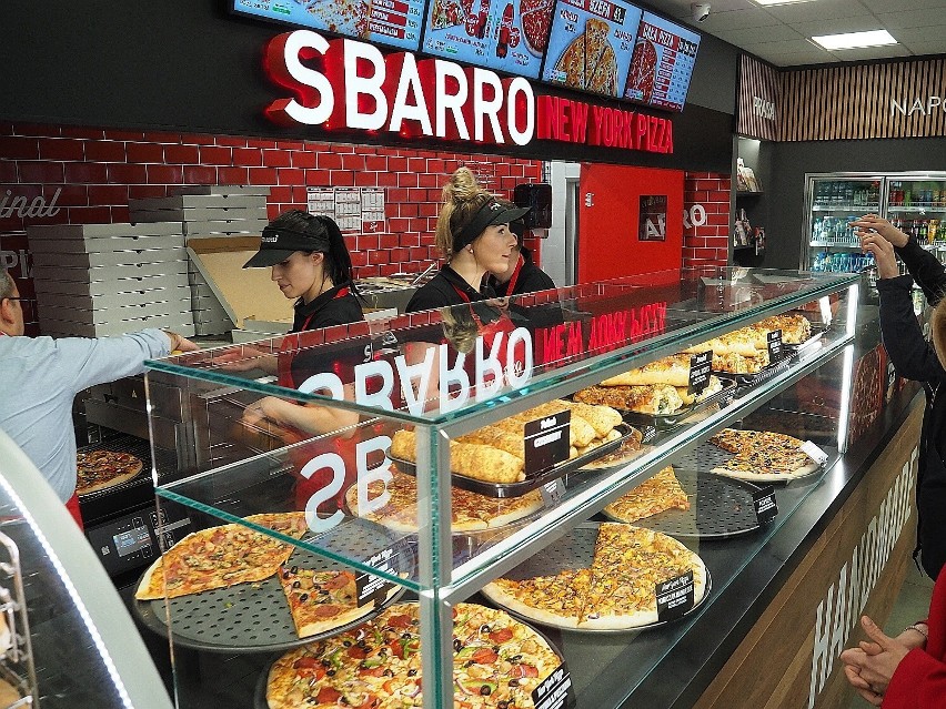 W Łodzi otwarta została pierwsza pizzeria sieci Sbarro....