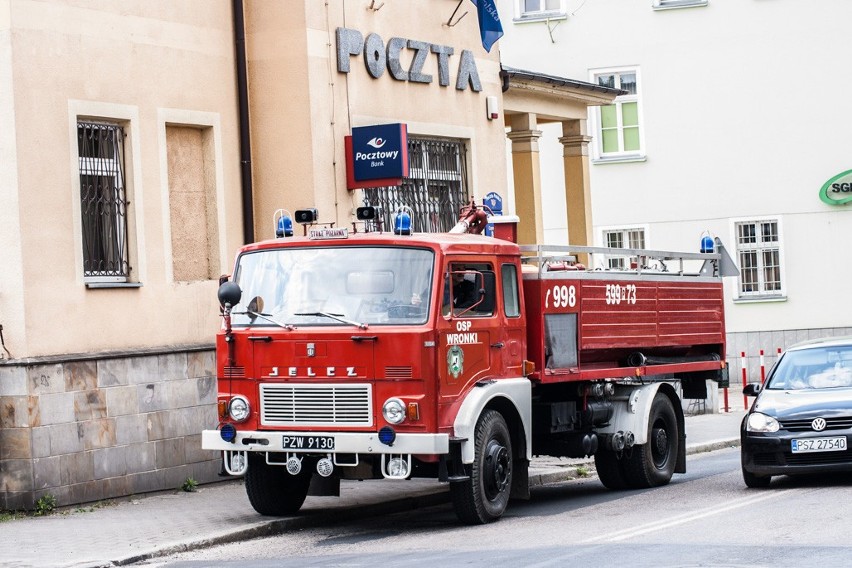 Pożar śmieci za pocztą we Wronkach [FOTO]