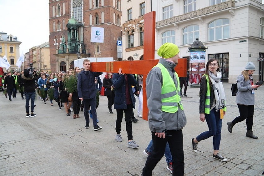 Czuwanie trwa do Zesłania Ducha Świętego a jednocześnie...