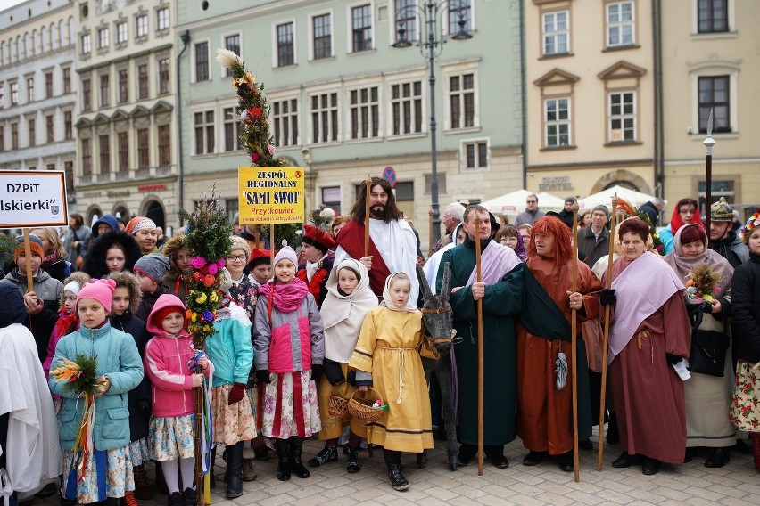 Targi Wielkanocne 2016. Najpiękniejsze palmy na Rynku Głównym [ZDJĘCIA]