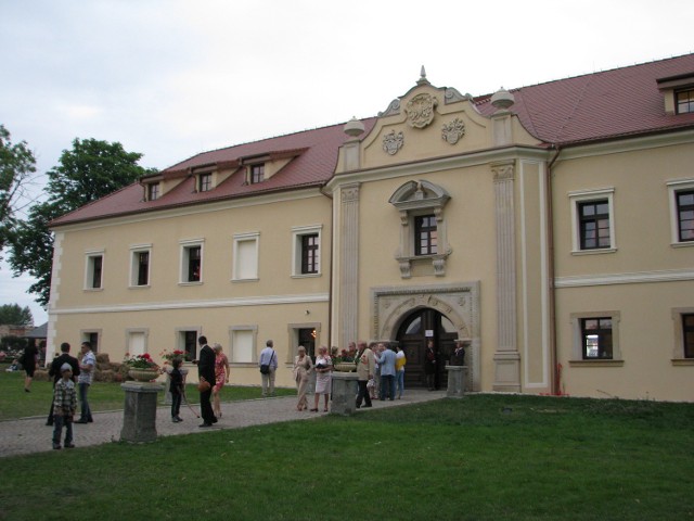 Zamek w Starych Tarnowicach został otwarty oficjalnie w czerwcu 2011 roku