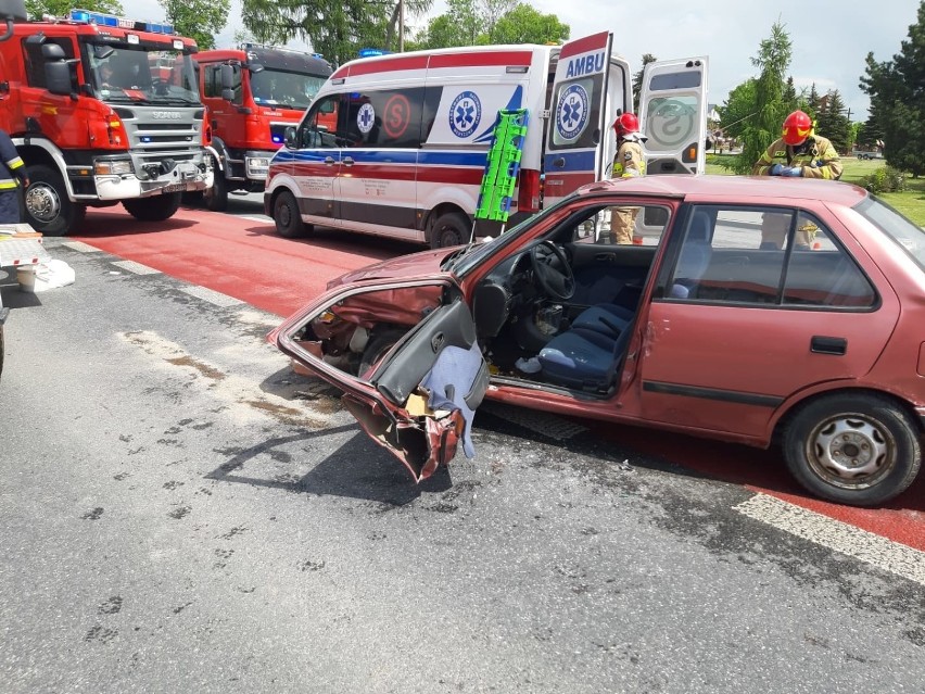 Zderzenie dwóch samochodów w Niedrzwicy. Cztery osoby ranne