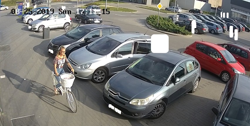 Kradzież roweru na terenie Era Parku Handlowego w Radomsku. Policja szuka sprawczyni