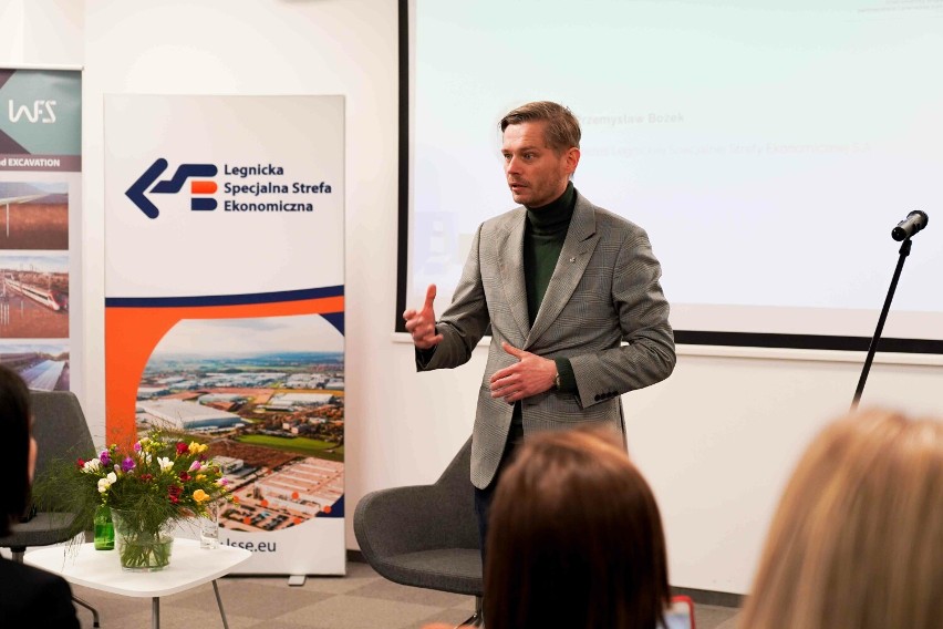 Legnica: Odbudowa Ukrainy, biznesowa konferencja w LSSE, zdjęcia