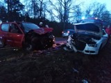 Poważny wypadek na trasie Białcz-Nowiny Wielkie.  Audi czołowo uderzyło w fiata. Jedna osoba została ranna