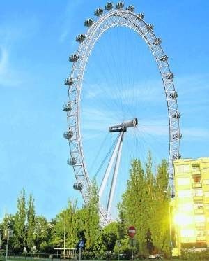 Praskie koło będzie mniejsze od brytyjskiego London Eye, którego pełny obrót trwa 30 minut (Fot. Materiały prasowe)