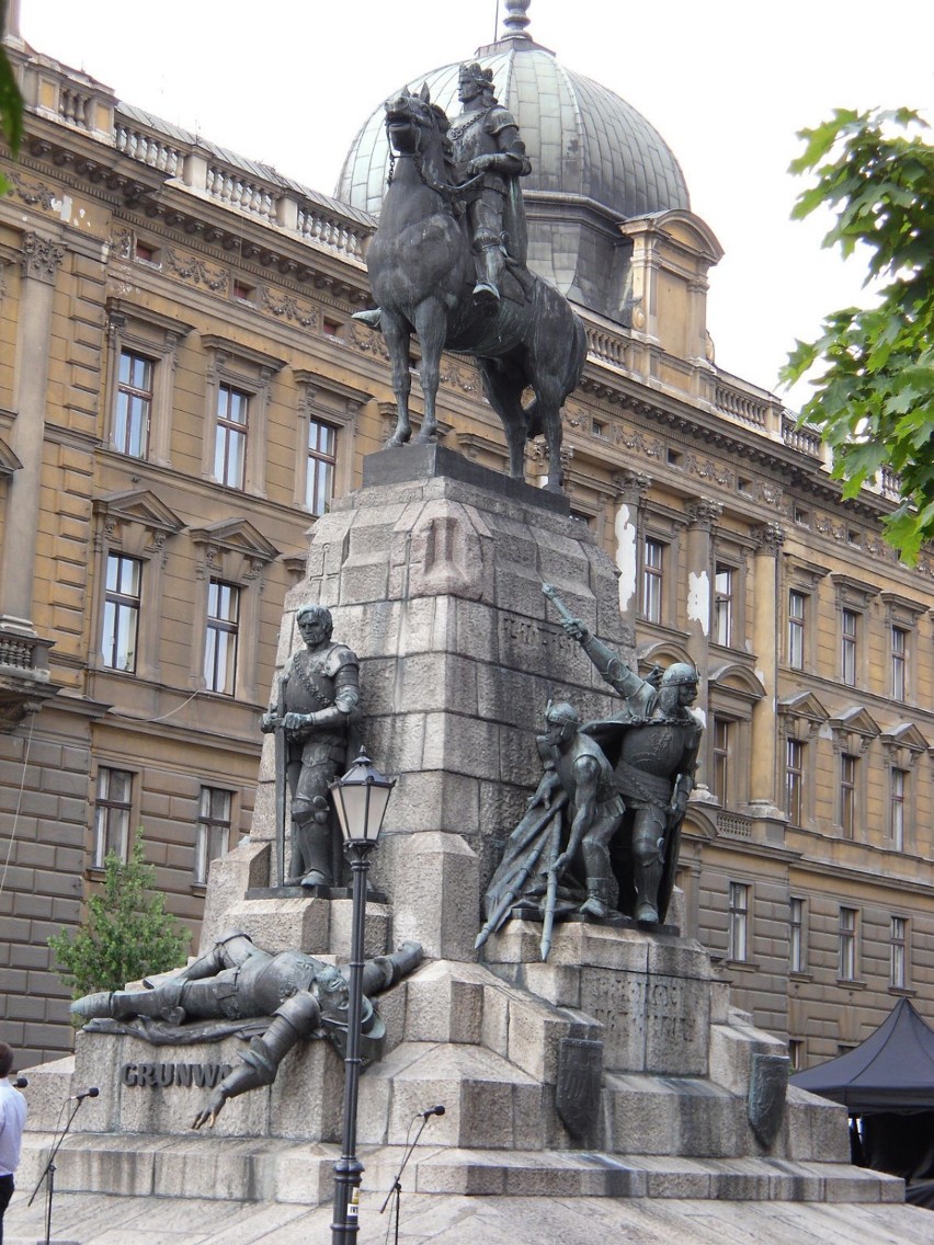 Pomnik grunwaldzki na placu Matejki był dziś w centrum uwagi...