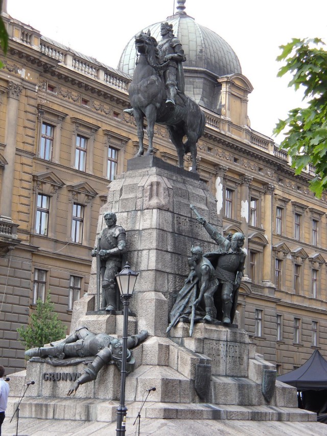 Pomnik grunwaldzki na placu Matejki był dziś w centrum uwagi // fot. Piotr Drabik