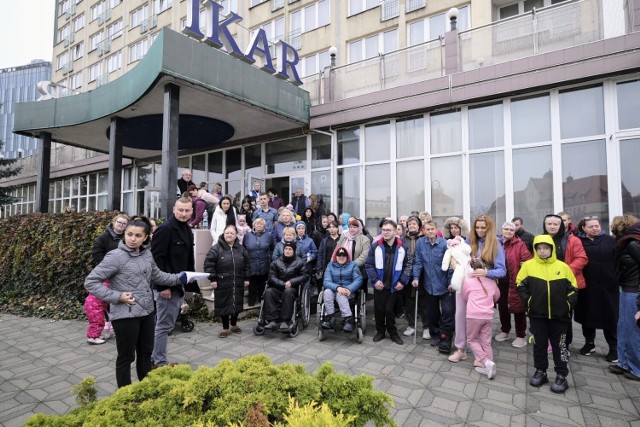 Uchodźcy i uchodźczynie z Ukrainy nie chcą się wyprowadzać z hotelu w Poznaniu.

Kolejne zdjęcie --->