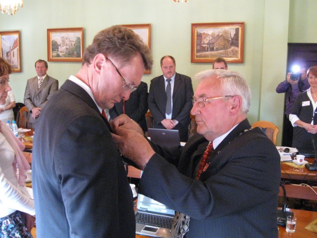 Adam Lewandowski, obok Katarzyny Sarnowskiej otrzymał złoty medal im.  Jana Kilińskiego.