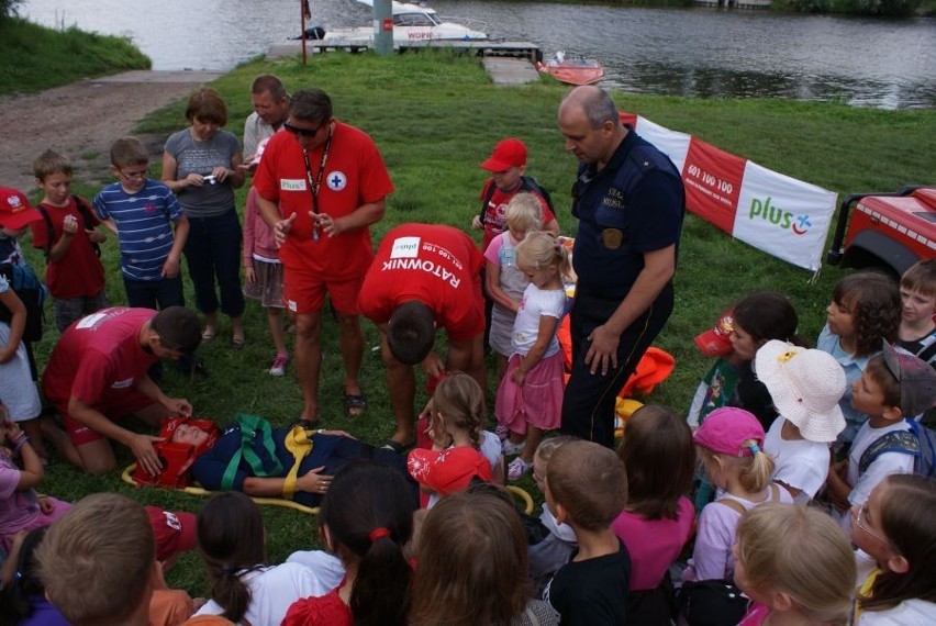 Wrocław: Strażnicy uczyli dzieci, jak być bezpiecznym nad wodą